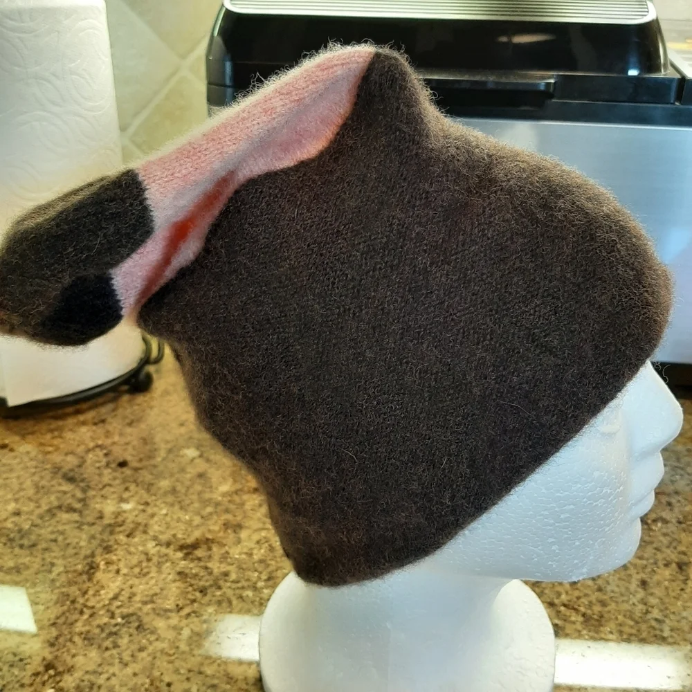 GAP 100% LAMBSWOOL KNIT HAT WITH SWEAT BAND.